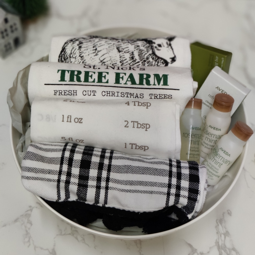 CHRISTMAS FOREST KITCHEN GIFT BOWL! FOUR HAND TOWELS AND AVEDA PRODUCTS.